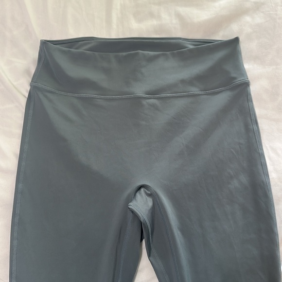 NWOT Fabletics grey leggings - Picture 2 of 5